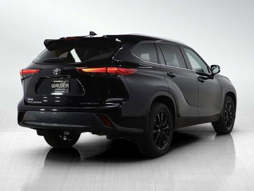 Midnight Black Metallic 2020 Toyota Highlander Limited