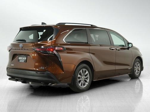 2021 Toyota Sienna XLE