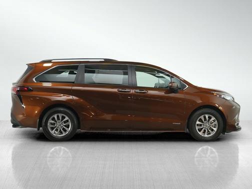 2021 Toyota Sienna XLE