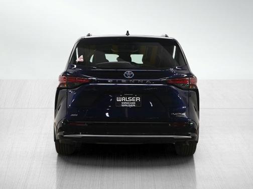 2023 Toyota Sienna Platinum