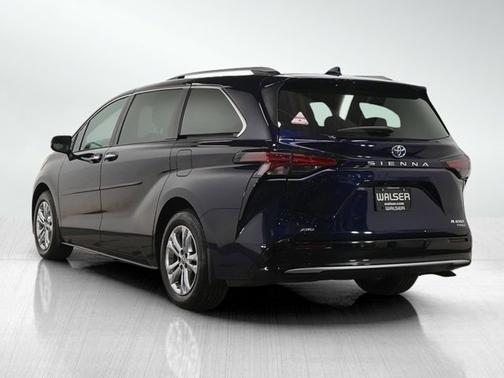 2023 Toyota Sienna Platinum