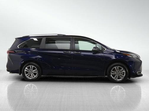 2023 Toyota Sienna Platinum