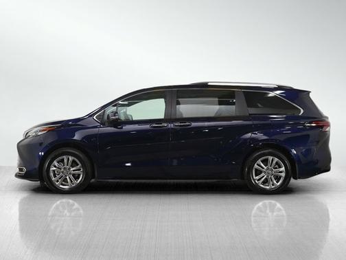 2023 Toyota Sienna Platinum