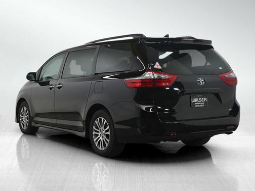 2020 Toyota Sienna XLE