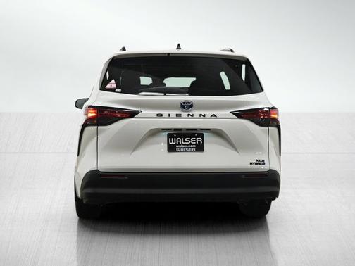 White 2022 Toyota Sienna LE
