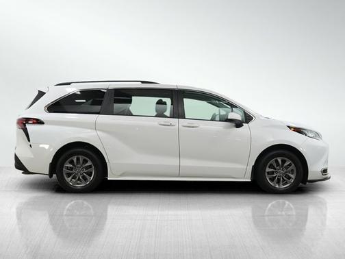 White 2022 Toyota Sienna LE