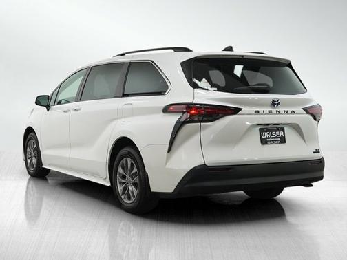 White 2022 Toyota Sienna LE