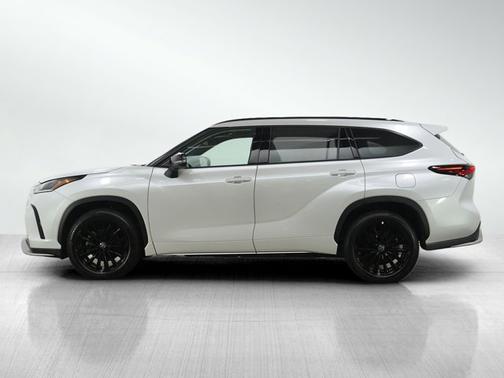 Wind Chill Pearl 2026 Toyota Highlander XSE