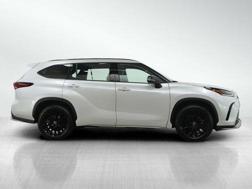 Wind Chill Pearl 2026 Toyota Highlander XSE