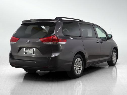 2013 Toyota Sienna XLE