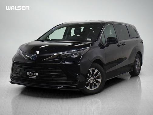 2024 Toyota Sienna LE