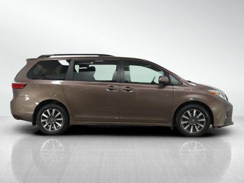 2018 Toyota Sienna XLE