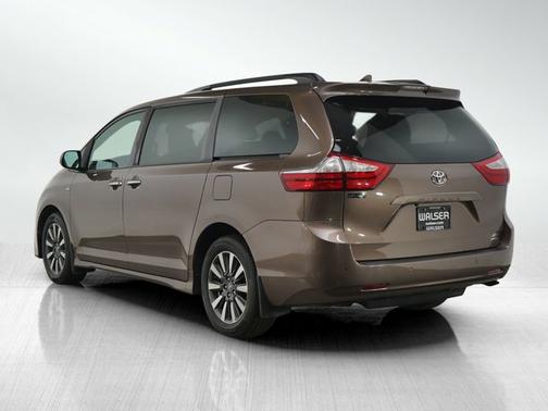 2018 Toyota Sienna XLE