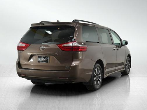 2018 Toyota Sienna XLE