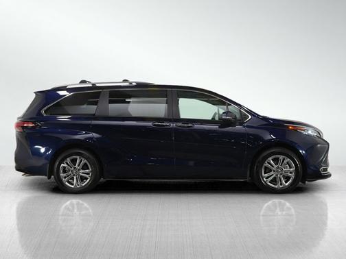 2024 Toyota Sienna Platinum