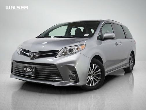 2020 Toyota Sienna XLE
