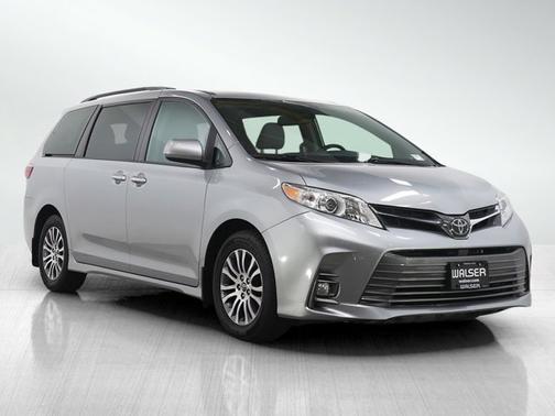 2020 Toyota Sienna XLE