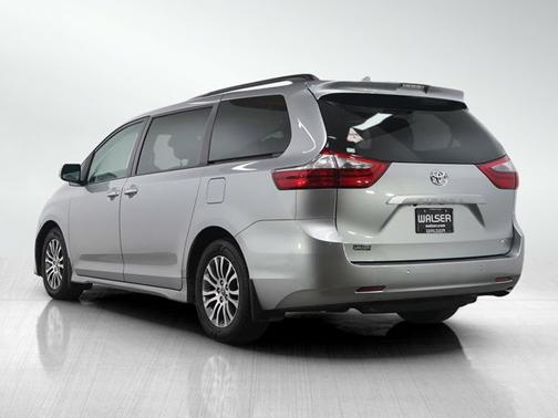 2020 Toyota Sienna XLE