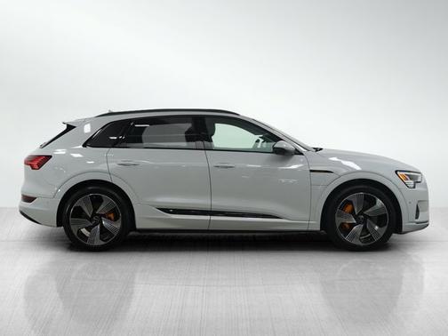 2023 Audi e-tron Premium Plus