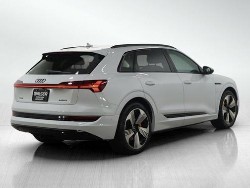 2023 Audi e-tron Premium Plus