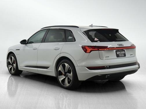 2023 Audi e-tron Premium Plus