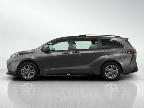 2021 Toyota Sienna XSE 7 Passenger