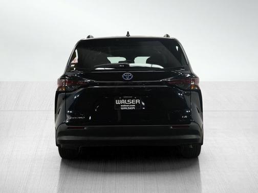 2025 Toyota Sienna LE