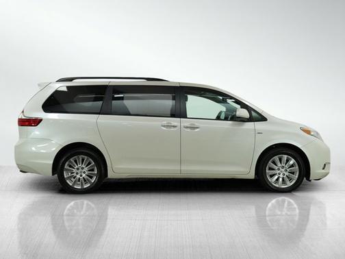 2016 Toyota Sienna XLE