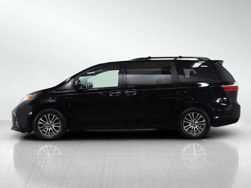 2020 Toyota Sienna XLE