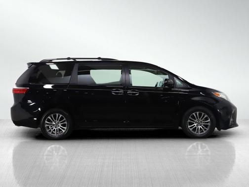 2020 Toyota Sienna XLE