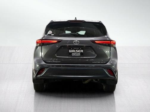 Magnetic Gray Metallic 2024 Toyota Highlander Limited