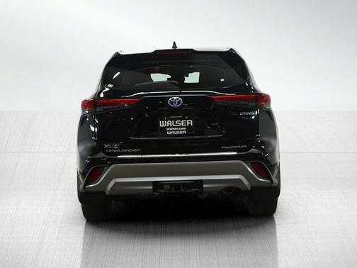 2021 Toyota Highlander Hybrid Platinum