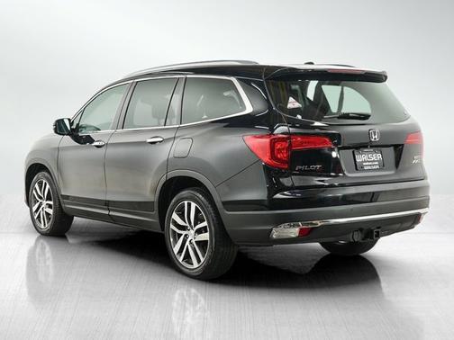 Crystal Black Pearl 2016 Honda Pilot Touring