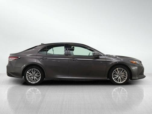 2020 Toyota Camry Hybrid XLE