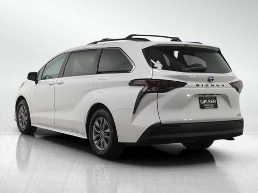 2024 Toyota Sienna LE