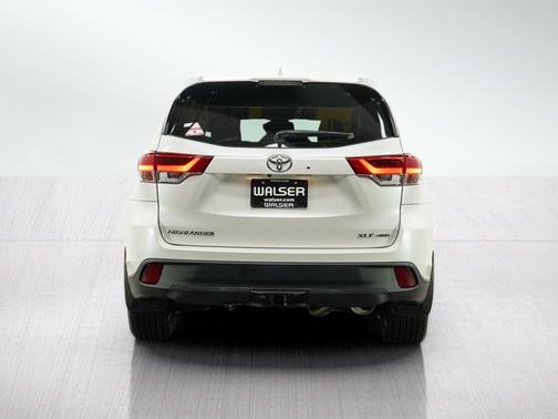 Blizzard Pearl 2019 Toyota Highlander XLE