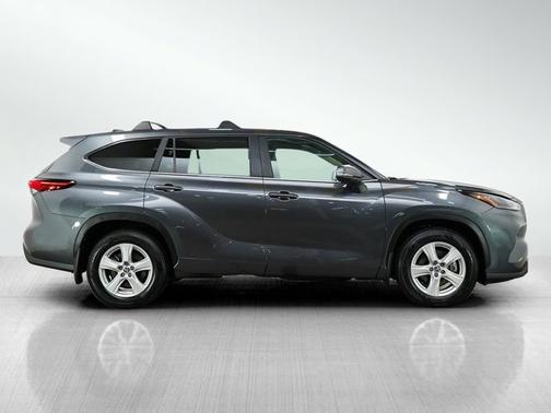 Magnetic Gray Metallic 2023 Toyota Highlander LE