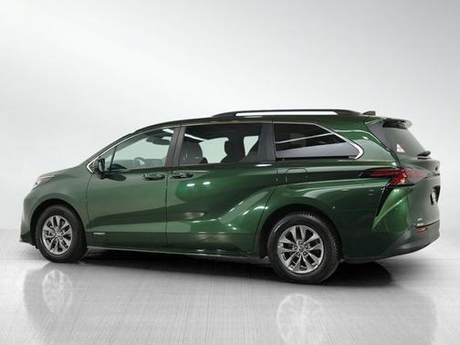 2021 Toyota Sienna LE 8 Passenger
