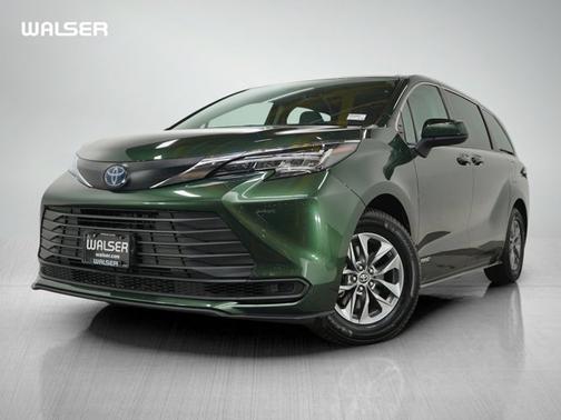 2021 Toyota Sienna LE 8 Passenger