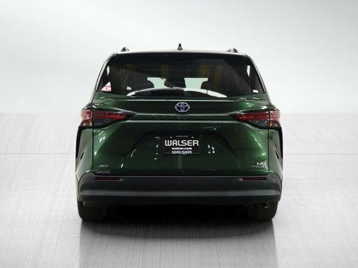 2021 Toyota Sienna LE 8 Passenger