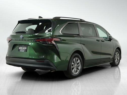 2021 Toyota Sienna LE 8 Passenger