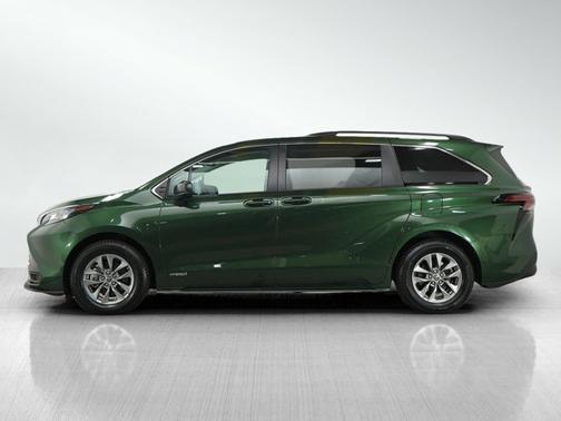 2021 Toyota Sienna LE 8 Passenger