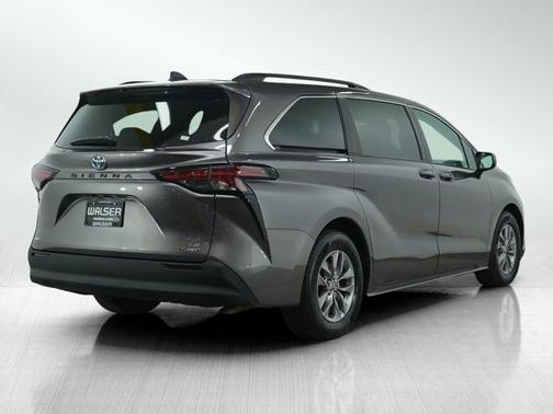 2021 Toyota Sienna LE 8 Passenger