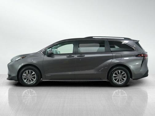 2021 Toyota Sienna LE 8 Passenger