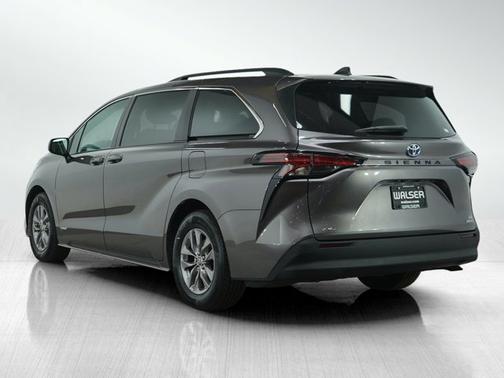 2021 Toyota Sienna LE 8 Passenger