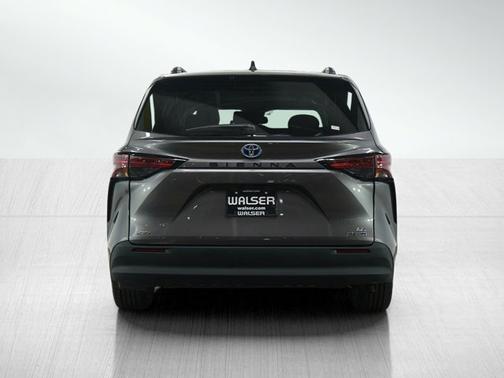 2021 Toyota Sienna LE 8 Passenger