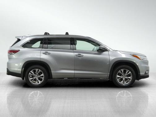 Silver Sky Metallic 2015 Toyota Highlander XLE