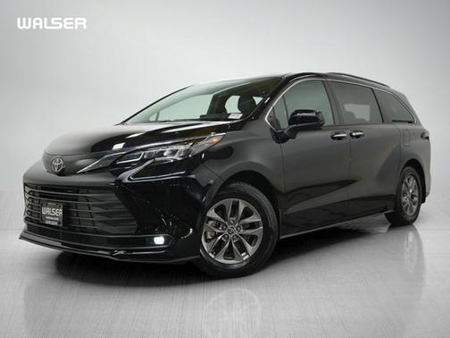 Midnight Black Metallic 2026 Toyota Sienna XLE