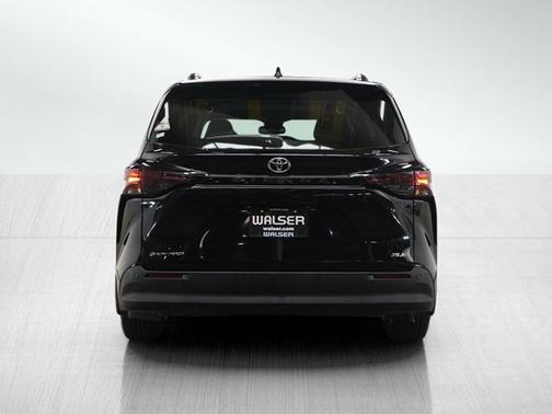 Midnight Black Metallic 2026 Toyota Sienna XLE