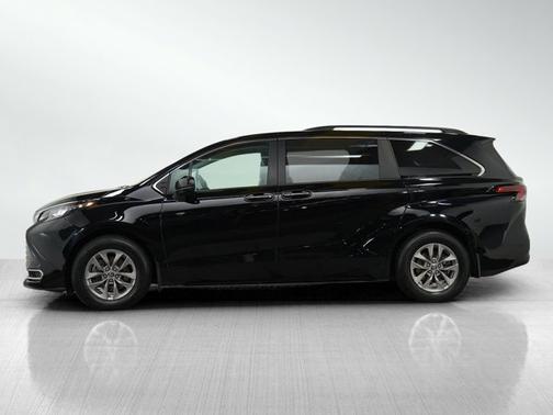 2022 Toyota Sienna XSE